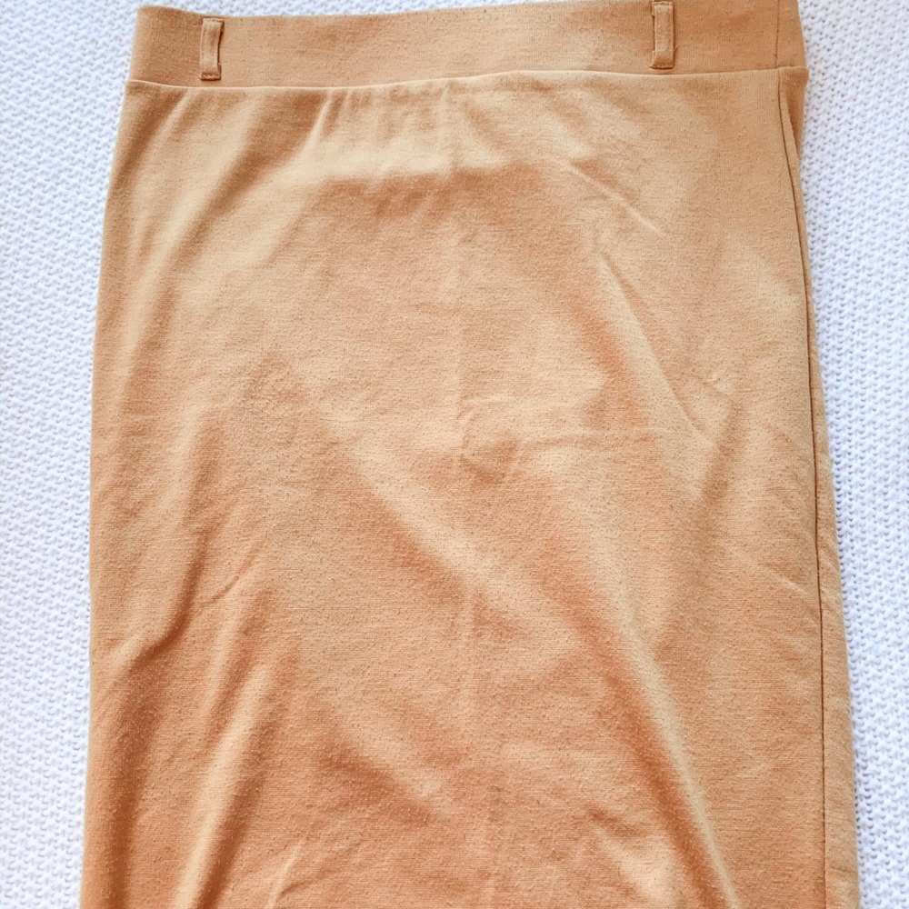 Yellow pencil skirt